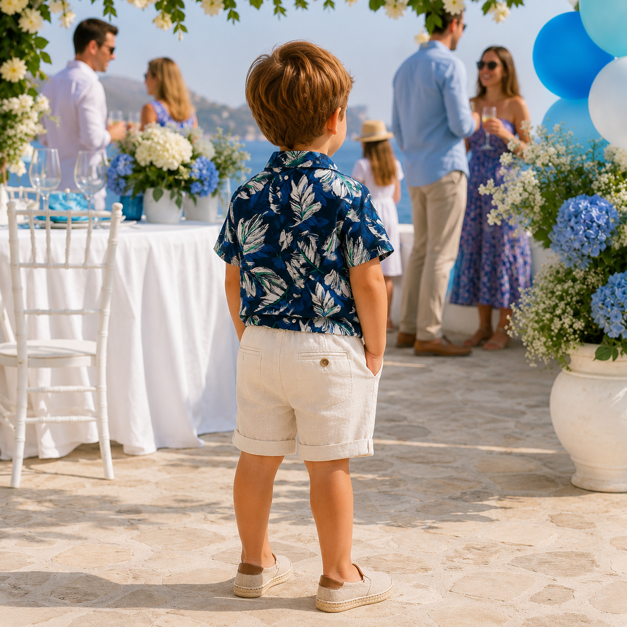 Elegant off-white Bermuda shorts